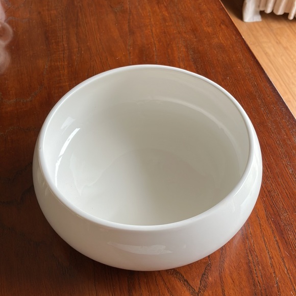 Serving bowl! Porcelain 🤍 - Picture 3 of 8